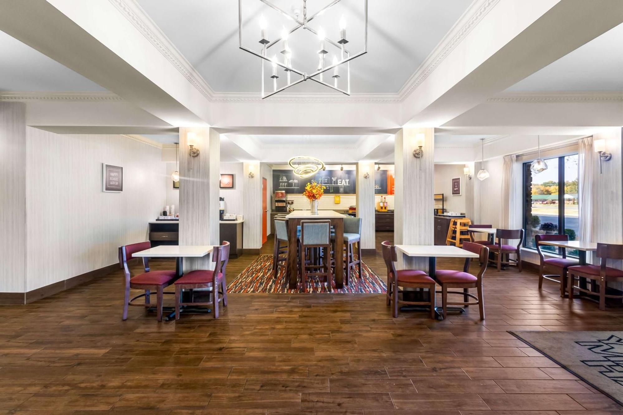 Hampton Inn Marion Buitenkant foto